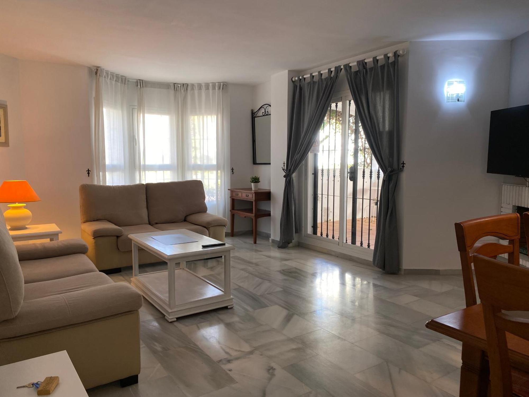 Y Casas Serinamar- Banús, *