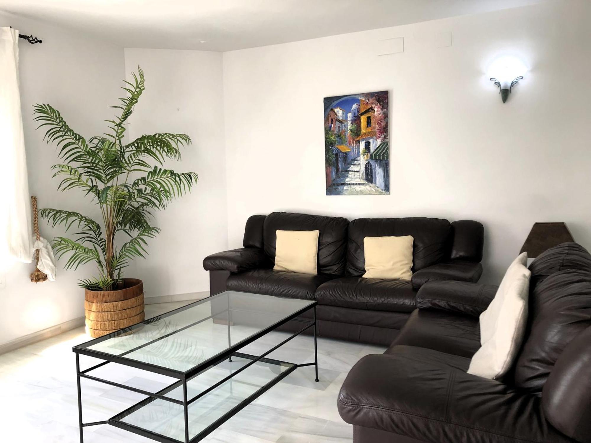 Y Casas Serinamar- Banús, *