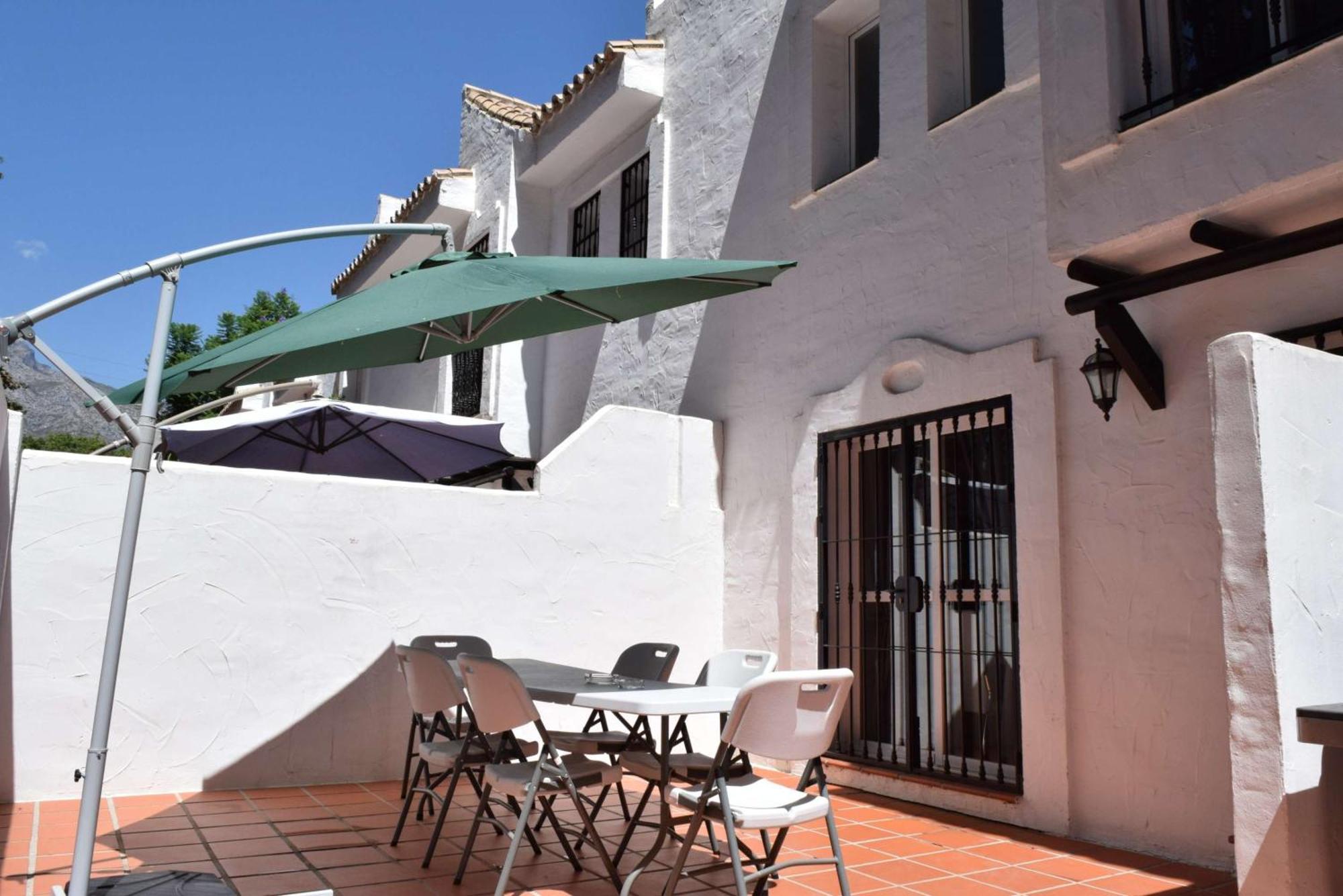 Y Casas Serinamar- Banús, * Marbella