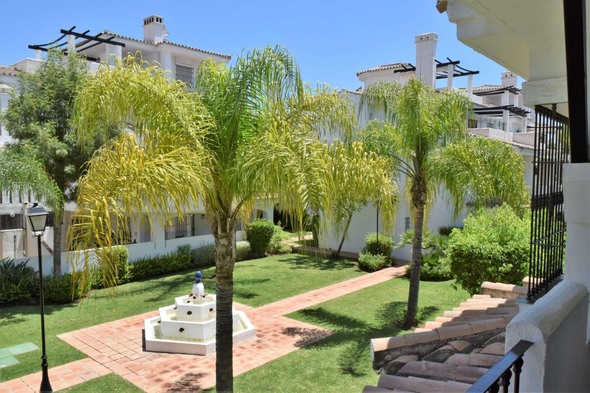 Y Casas Serinamar- Banús, * Marbella