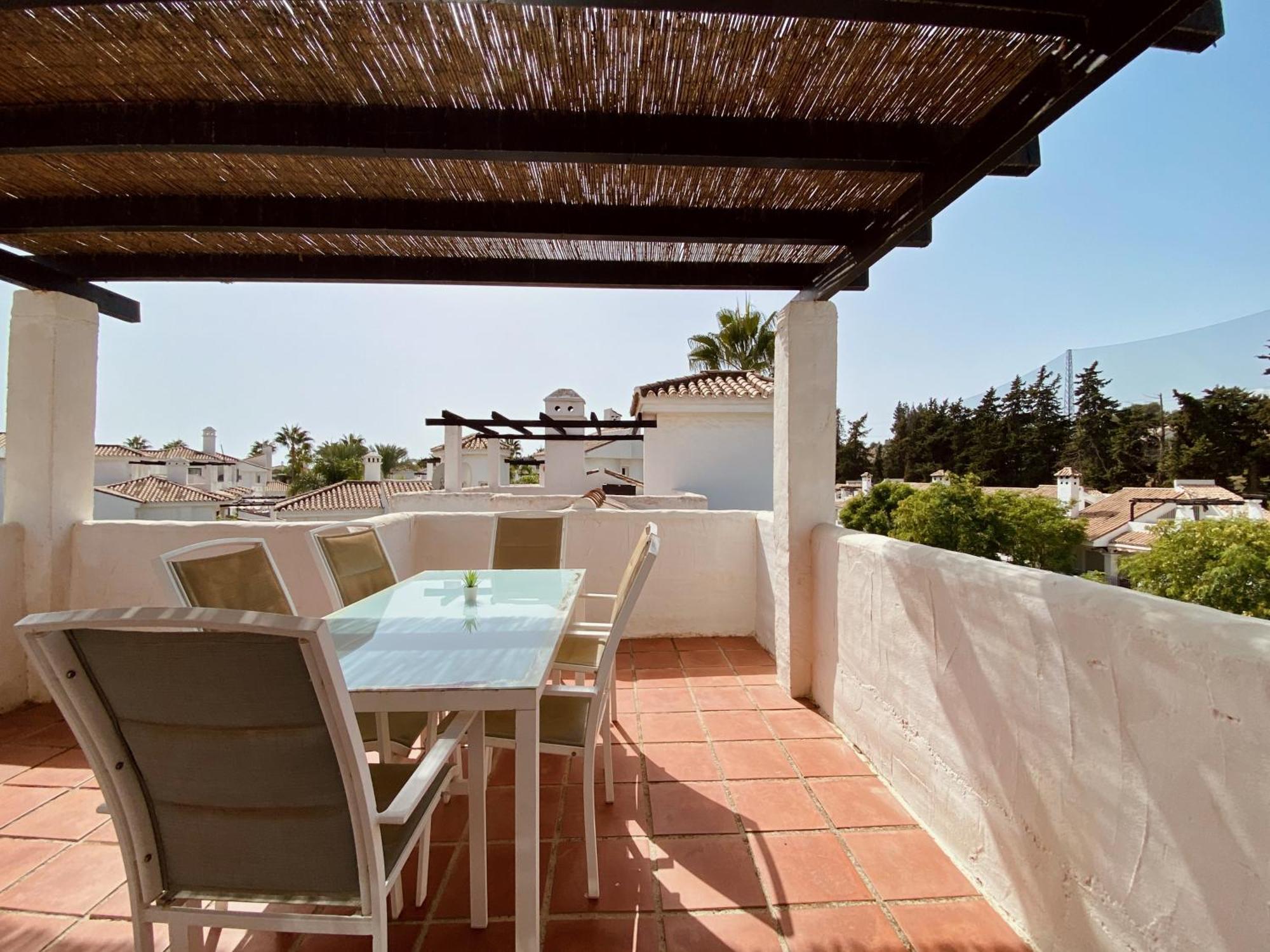 Y Casas Serinamar- Banús,