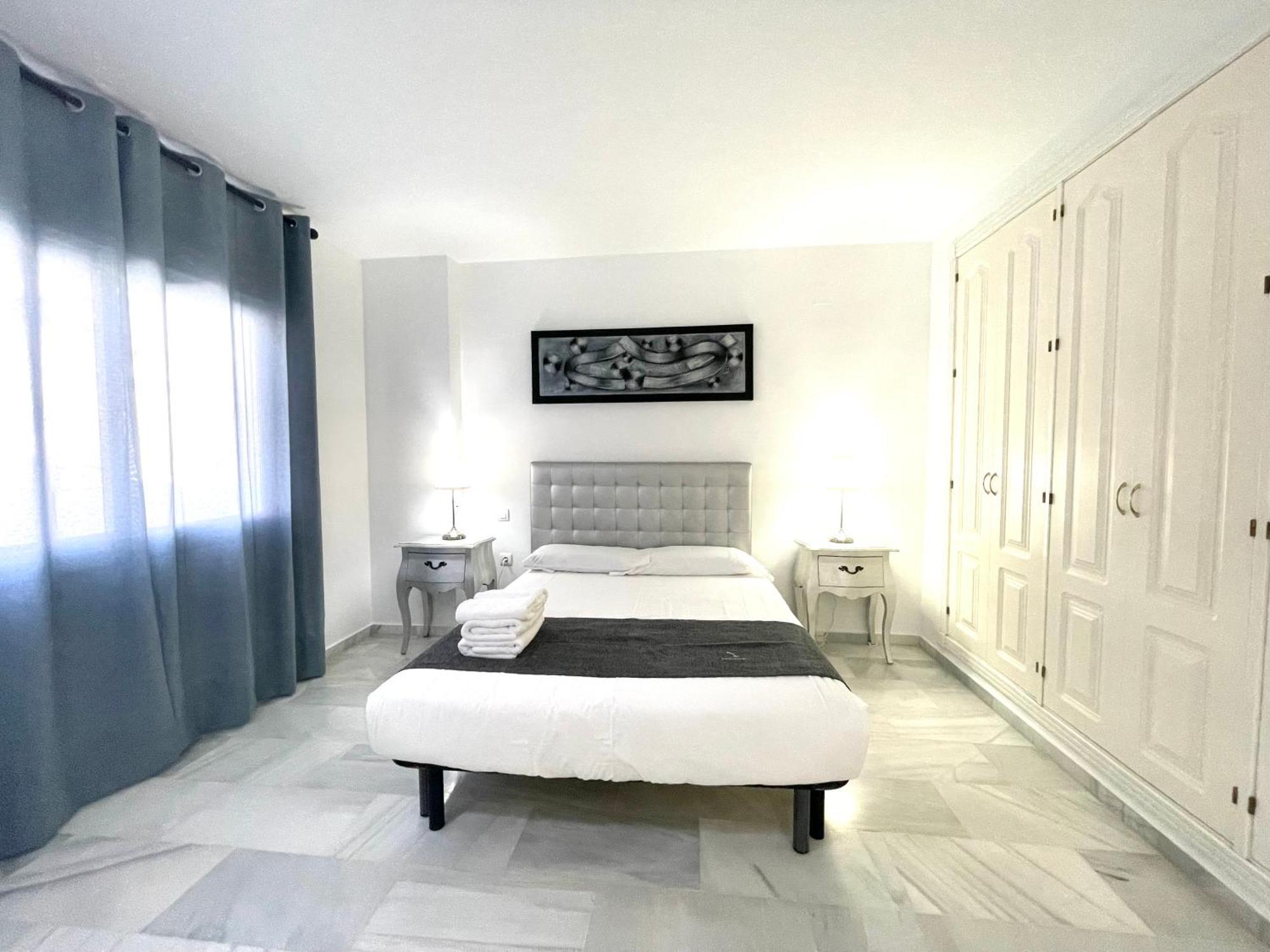 Y Casas Serinamar- Banús,