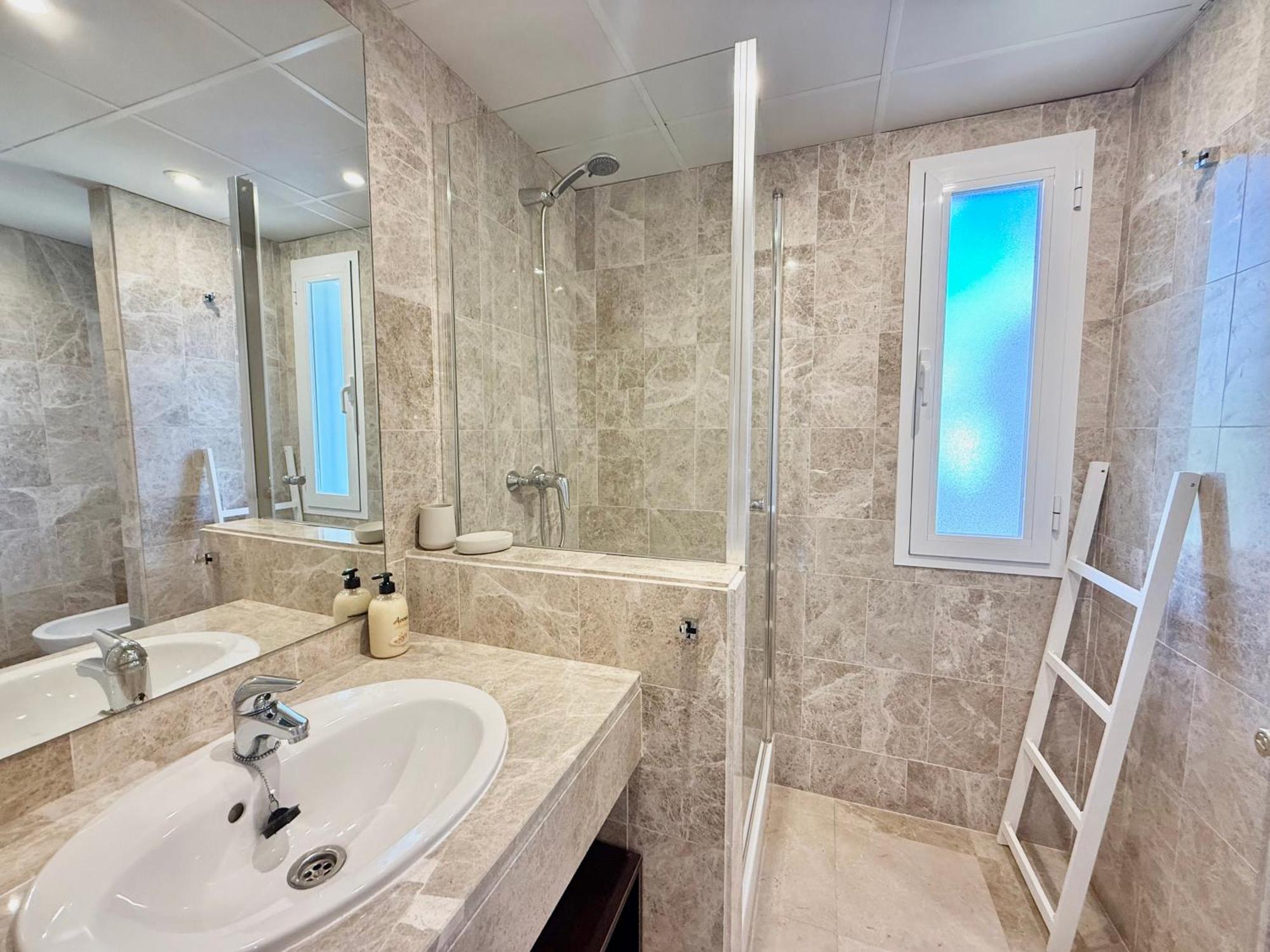 Y Casas Serinamar- Banús, *